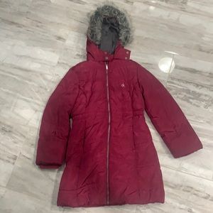Calvin Klein burgundy puffer coat. Size M (8/10)